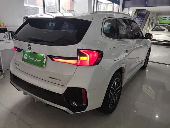 BMW iX1, 2025 — фото 7 из 9