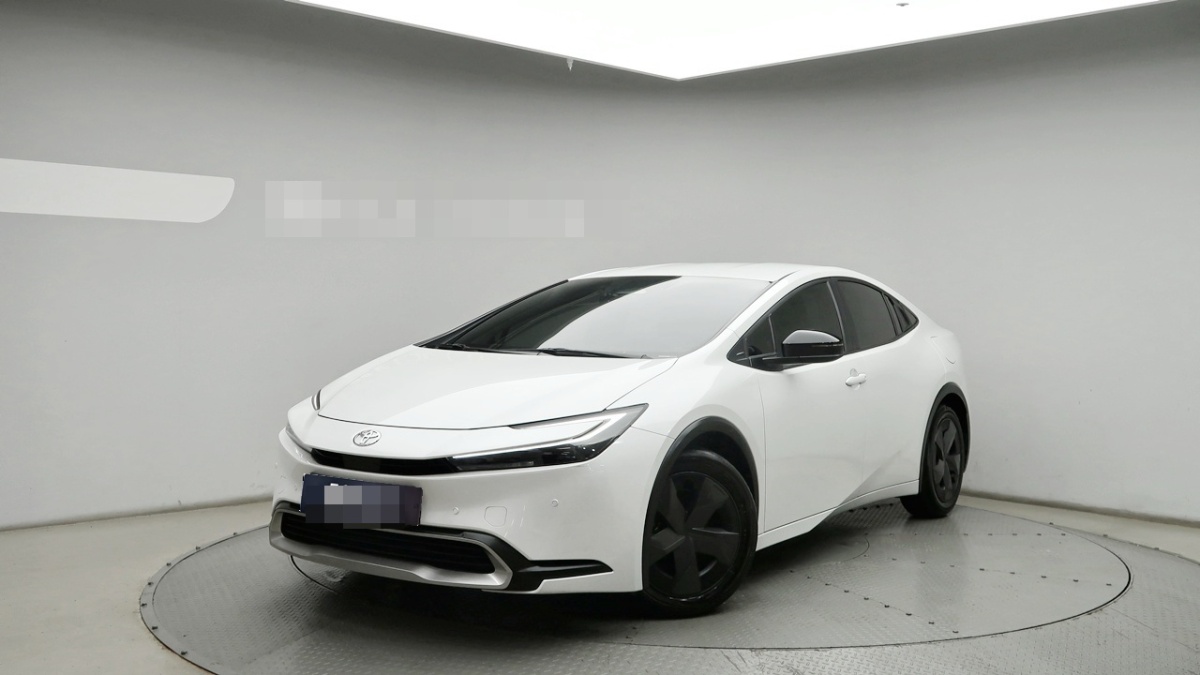Toyota Prius, 2023 — купить в Санкт-Петербурге под ключ
