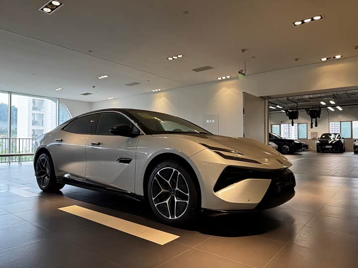 Lotus Emeya, 2025 — фото 3 из 9