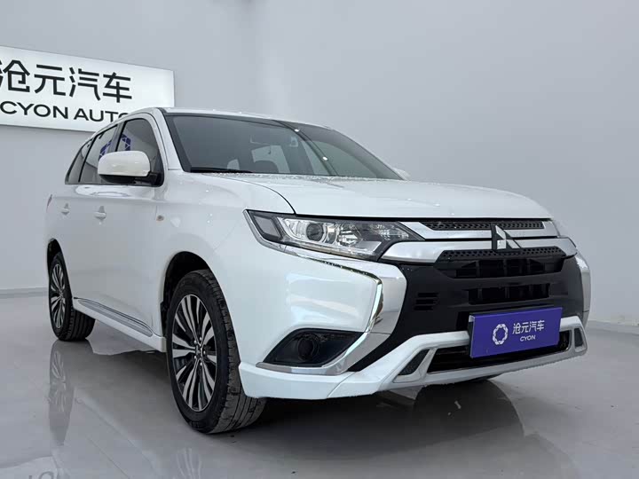 Mitsubishi Outlander, 2023 — фото 3 из 9