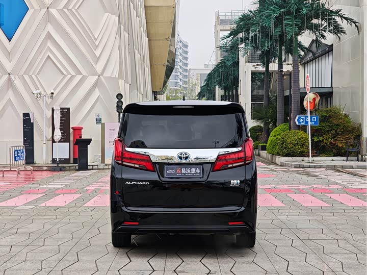 Toyota Alphard, 2023 — фото 4 из 9
