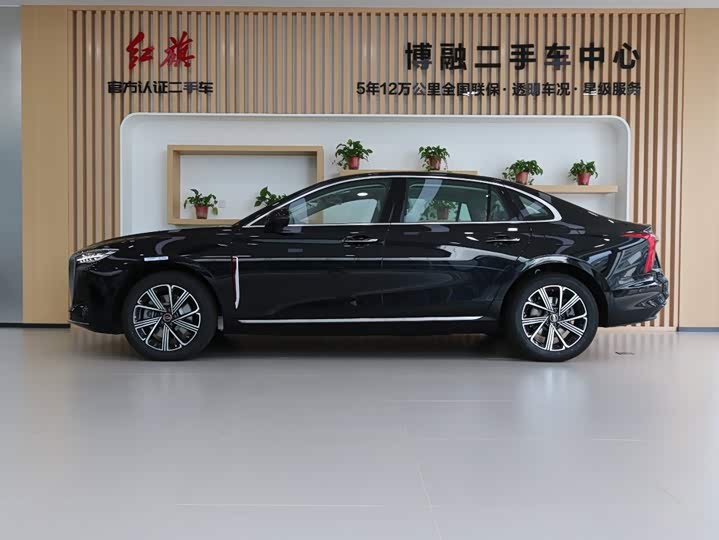 Hongqi H5 Hybrid, 2026 — фото 2 из 9