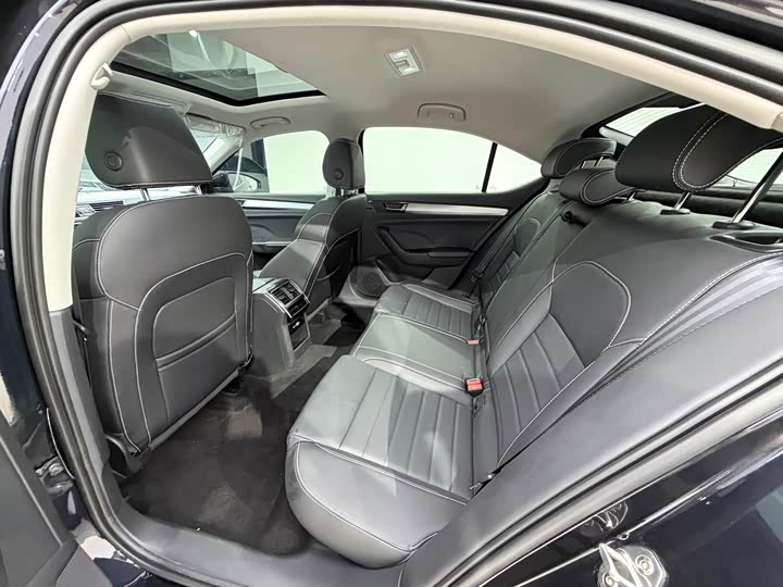 Skoda Superb, 2023 — фото 8 из 9
