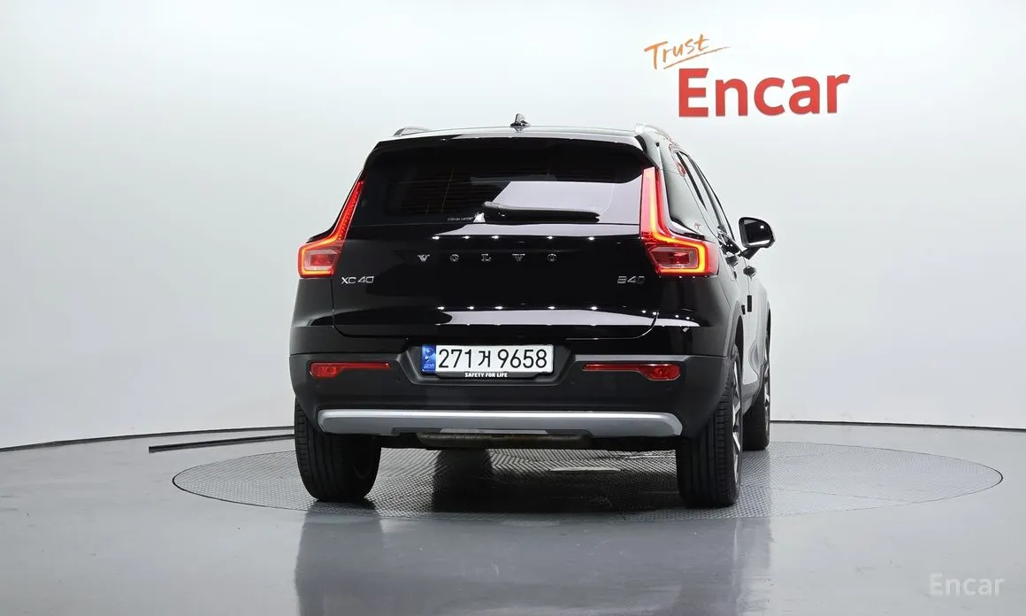 Volvo XC40, 2022 — фото 4 из 12