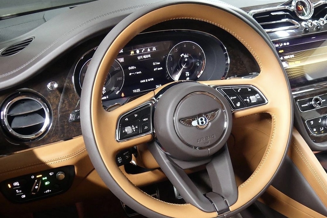 Bentley Bentayga, 2021 — фото 11 из 12