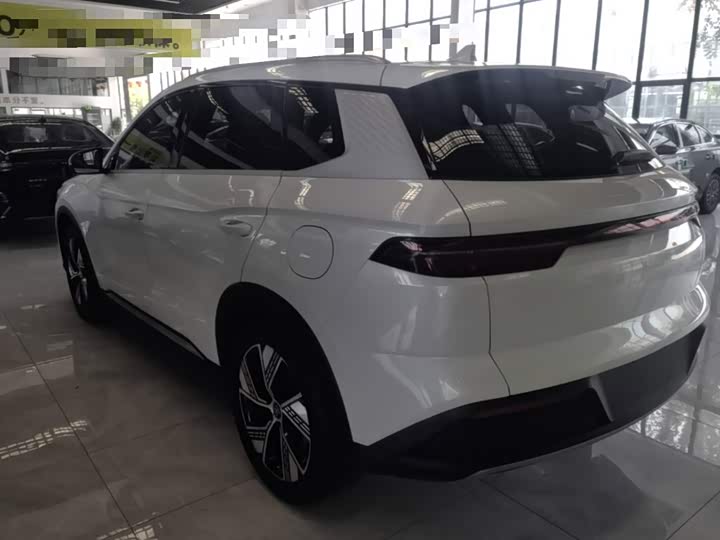 BYD Song Pro Hybrid, 2024 — фото 5 из 9
