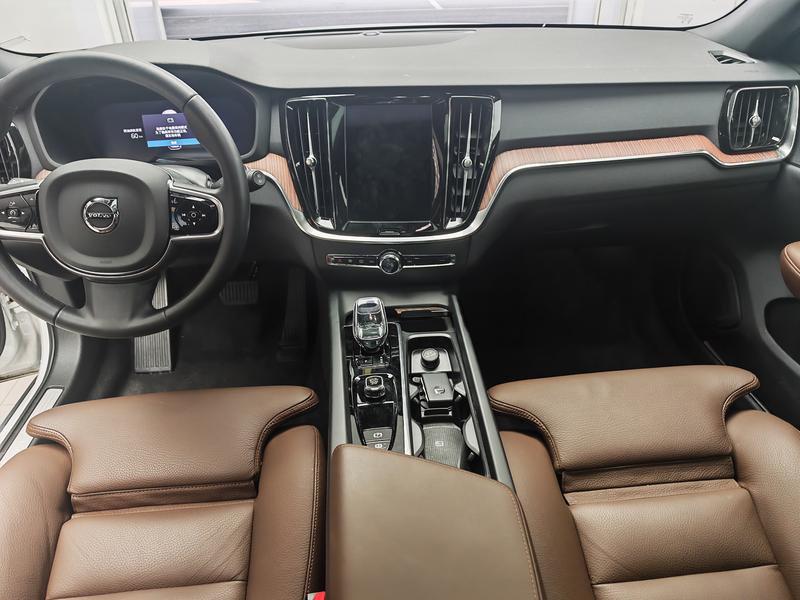 Volvo V60, 2024 — фото 10 из 12