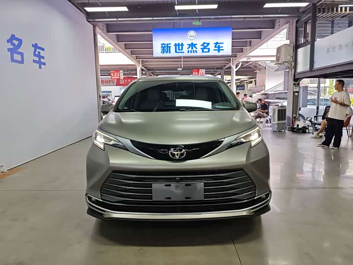 Toyota Sienna, 2026 — фото 2 из 9