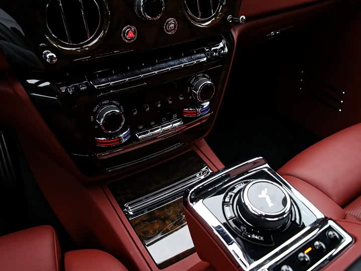 Rolls-Royce Phantom, 2022 — фото 9 из 9