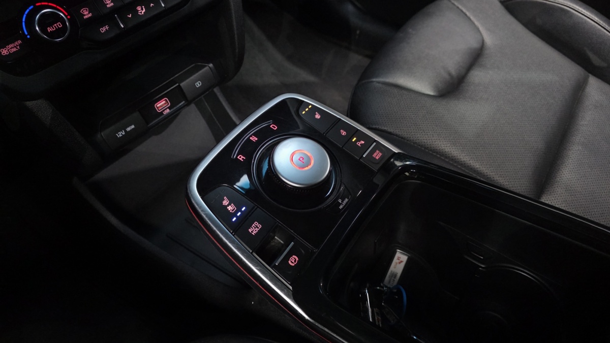 Kia Niro, 2023 — фото 8 из 12