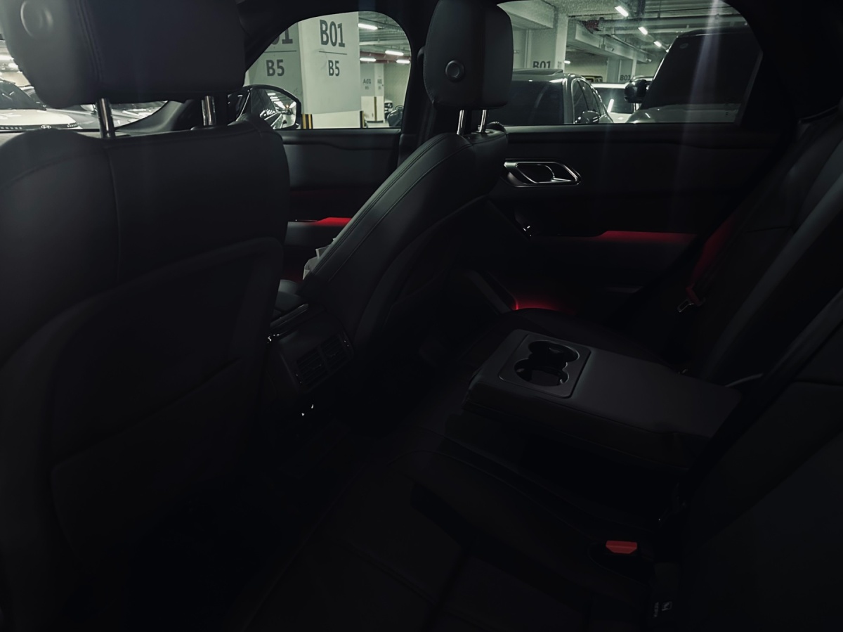 Land Rover Range Rover Velar, 2025 — фото 10 из 12