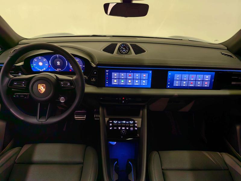 Porsche Macan EV, 2025 — фото 10 из 12