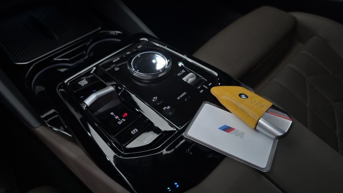 BMW 5 Series, 2023 — фото 8 из 12
