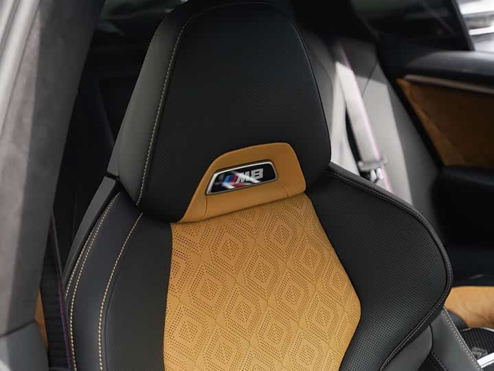 BMW M8, 2022 — фото 8 из 9