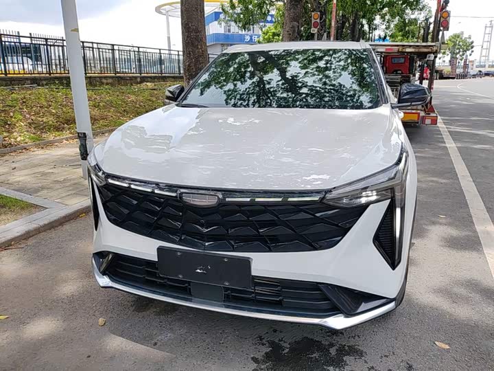 Geely Atlas, 2023 — фото 3 из 9