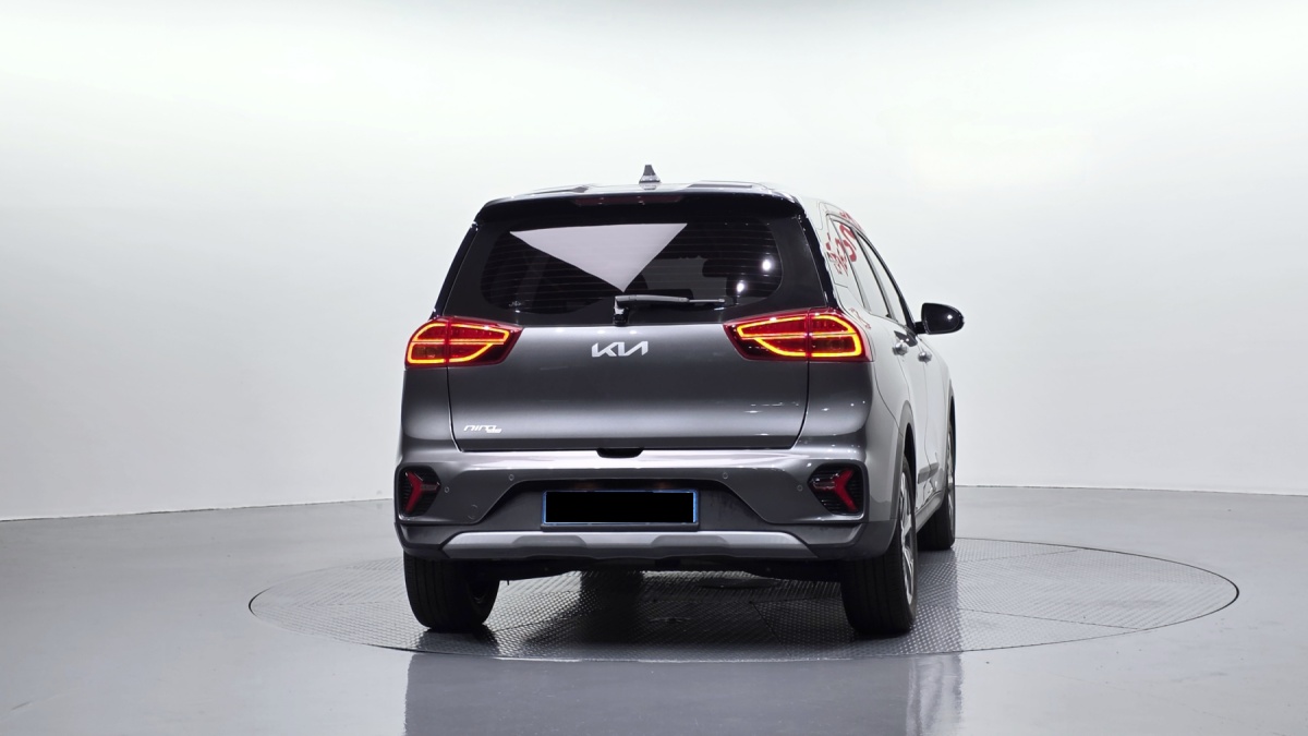 Kia Niro, 2023 — фото 4 из 12