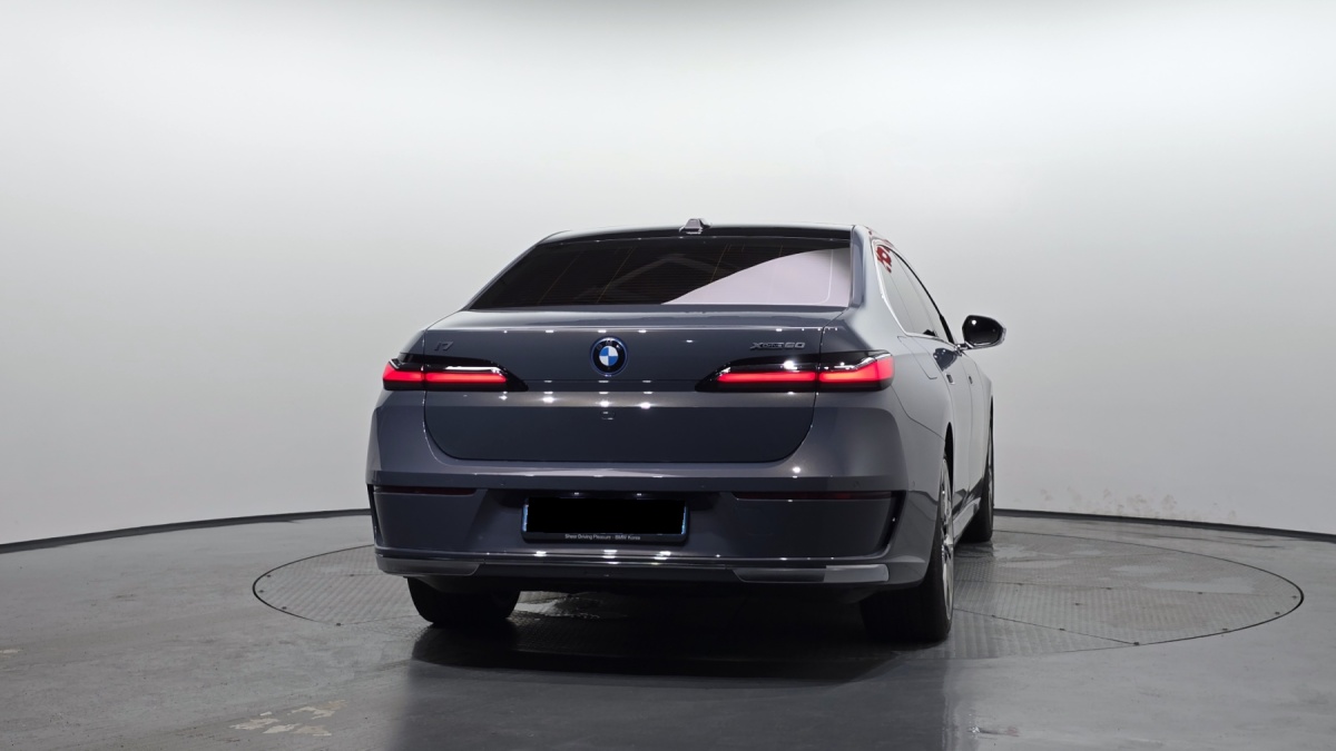 BMW i7, 2023 — фото 4 из 12