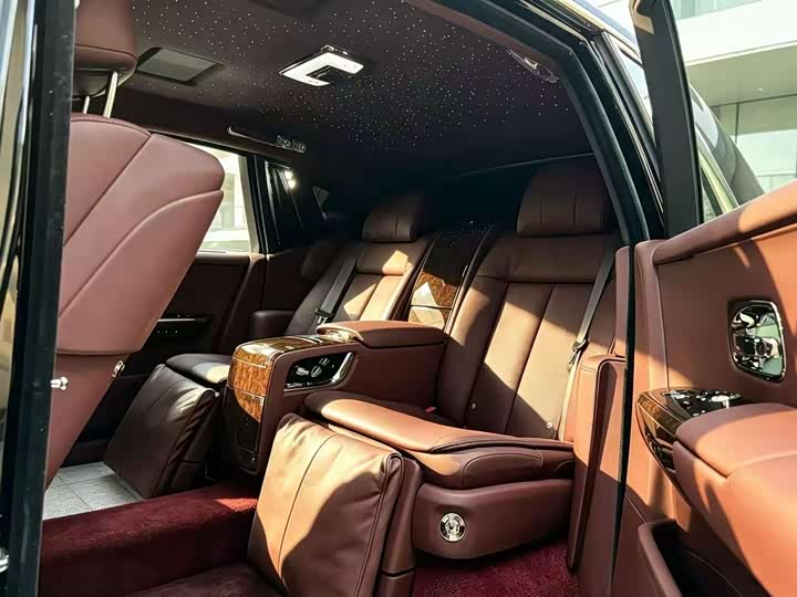 Rolls-Royce Phantom, 2021 — фото 7 из 7