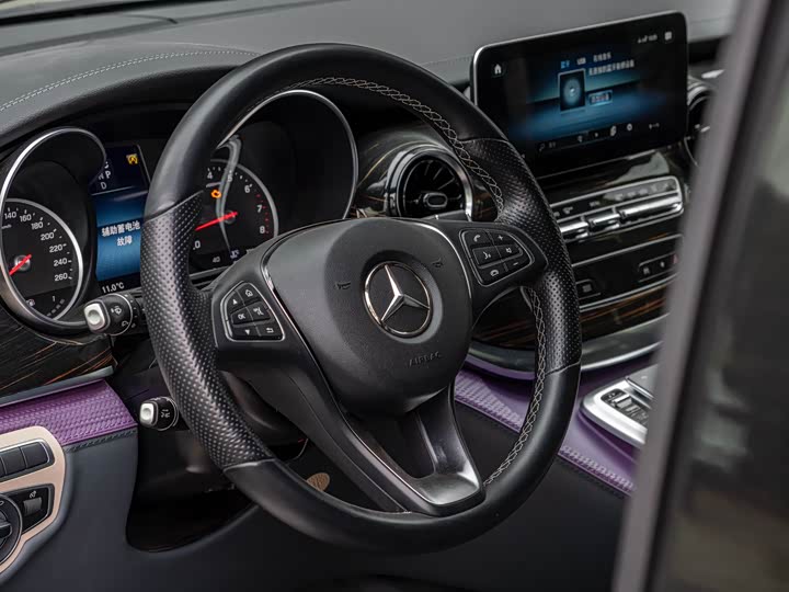 Mercedes-Benz V-Class, 2023 — фото 9 из 9
