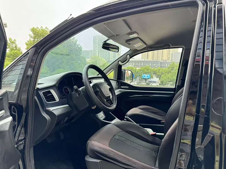 Dongfeng Forthing Lingzhi M5 EV, 2023 — фото 8 из 9