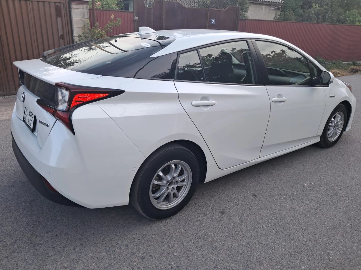 Toyota Prius, 2022 — фото 3 из 10