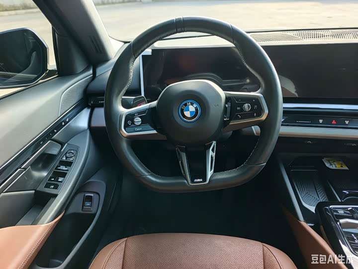 BMW i5, 2024 — фото 2 из 9