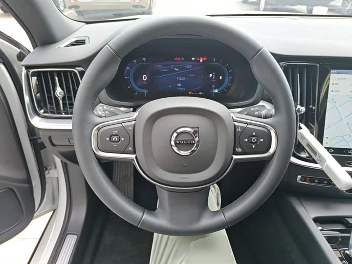 Volvo S60, 2025 — фото 7 из 9