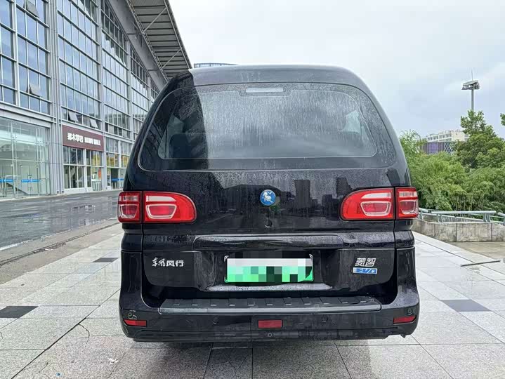 Dongfeng Forthing Lingzhi M5 EV, 2023 — фото 6 из 9