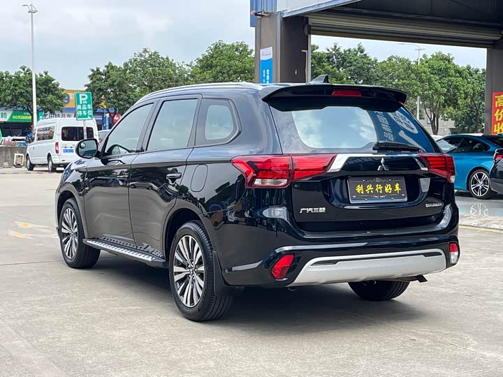 Mitsubishi Outlander, 2021 — фото 6 из 9