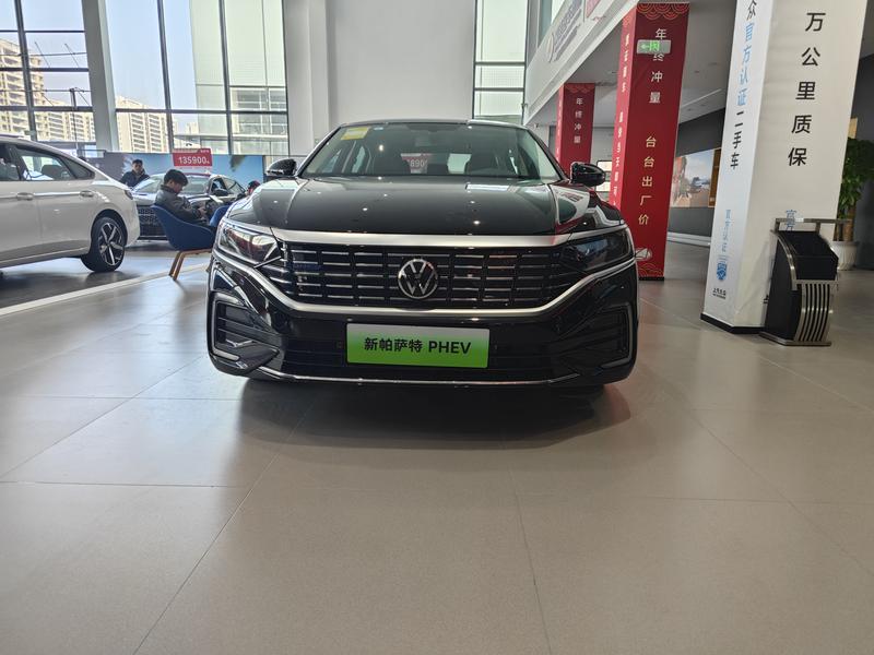 Volkswagen Passat Hybrid, 2025 — фото 2 из 10