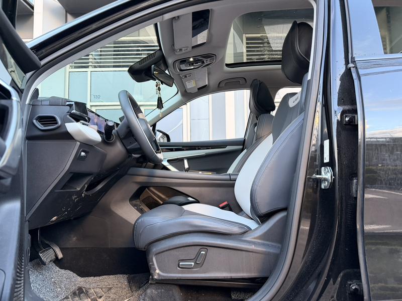 Geely Atlas L, 2024 — фото 8 из 11