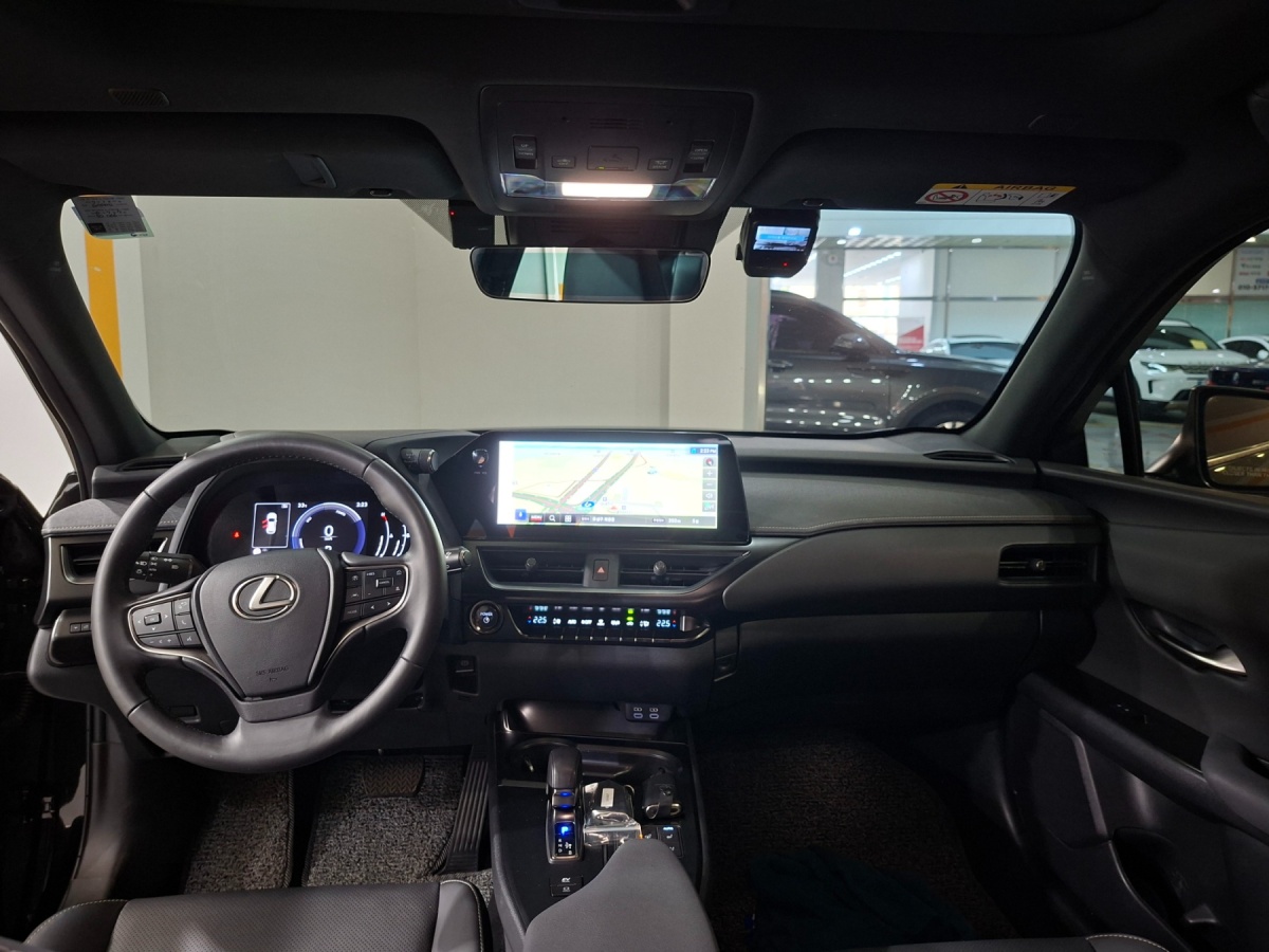 Lexus UX, 2024 — фото 11 из 12