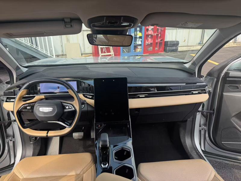 Geely Atlas L, 2023 — фото 6 из 10
