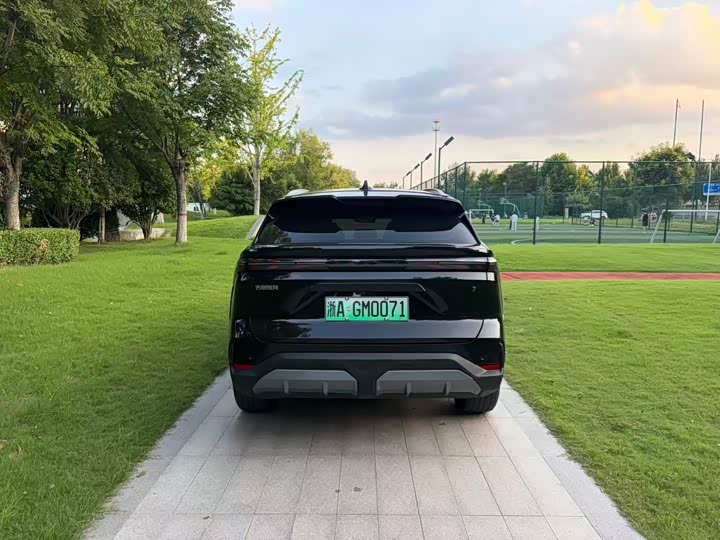 Geely Galaxy L7, 2024 — фото 5 из 9