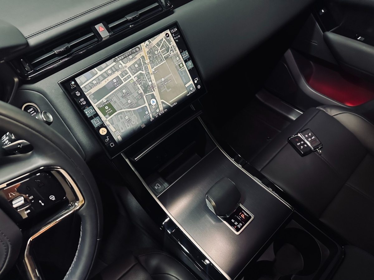 Land Rover Range Rover Velar, 2025 — фото 8 из 12