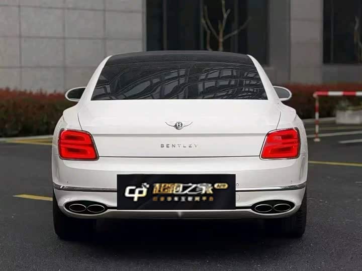 Bentley Flying Spur Hybrid, 2022 — фото 3 из 7