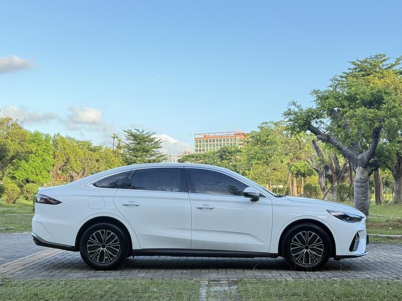 Geely Emgrand, 2025 — фото 8 из 12