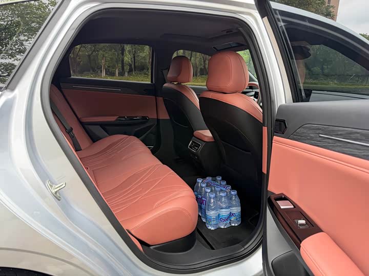 Geely Galaxy L6, 2025 — фото 8 из 9