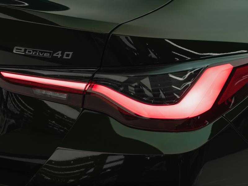 BMW i4, 2023 — фото 8 из 12