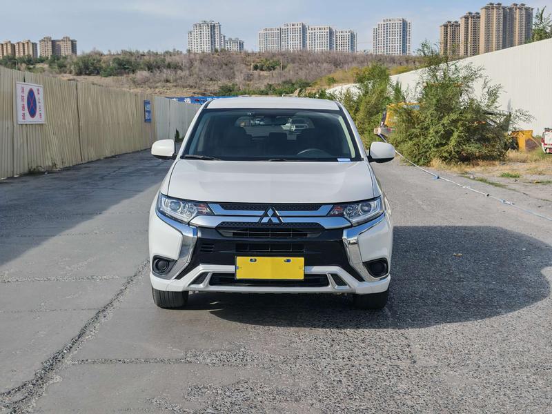 Mitsubishi Outlander, 2023 — фото 2 из 12