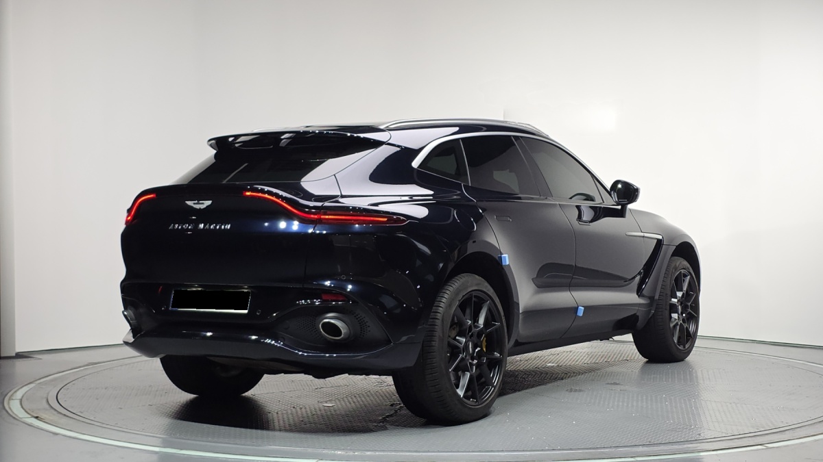 Aston Martin DBX, 2023 — фото 2 из 12