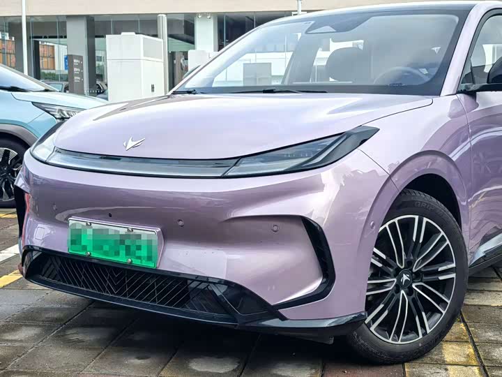 BAIC Arcfox T1, 2025 — фото 3 из 9