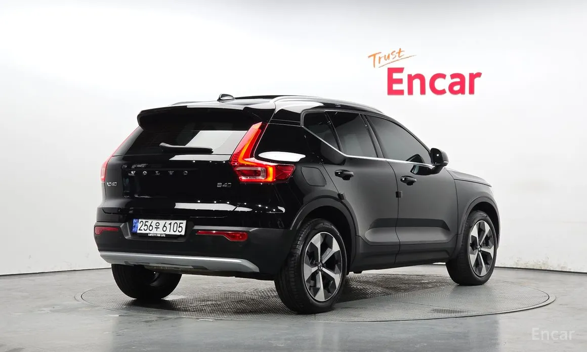 Volvo XC40, 2023 — фото 2 из 12