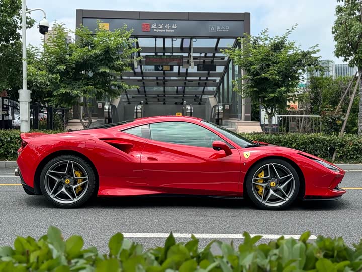 Ferrari F8, 2022 — фото 4 из 7