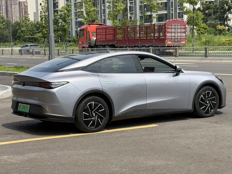 BAIC Arcfox Alpha S5, 2025 — фото 7 из 12