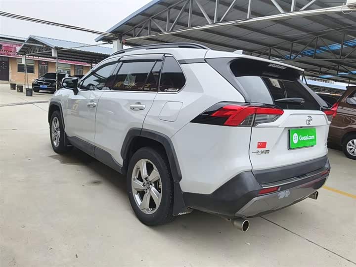 Toyota RAV4, 2021 — фото 5 из 9
