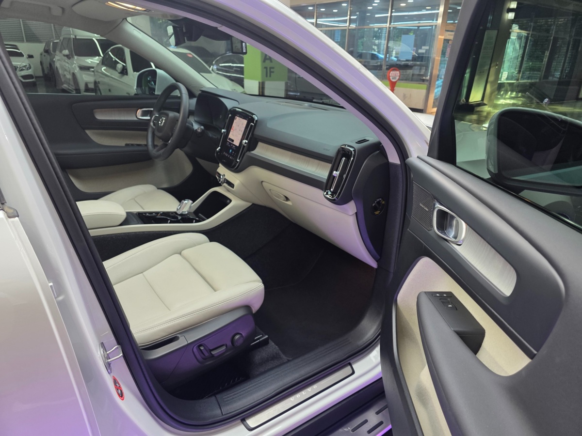Volvo XC40, 2024 — фото 9 из 12