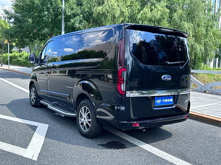 Ford Tourneo, 2023 — фото 7 из 9