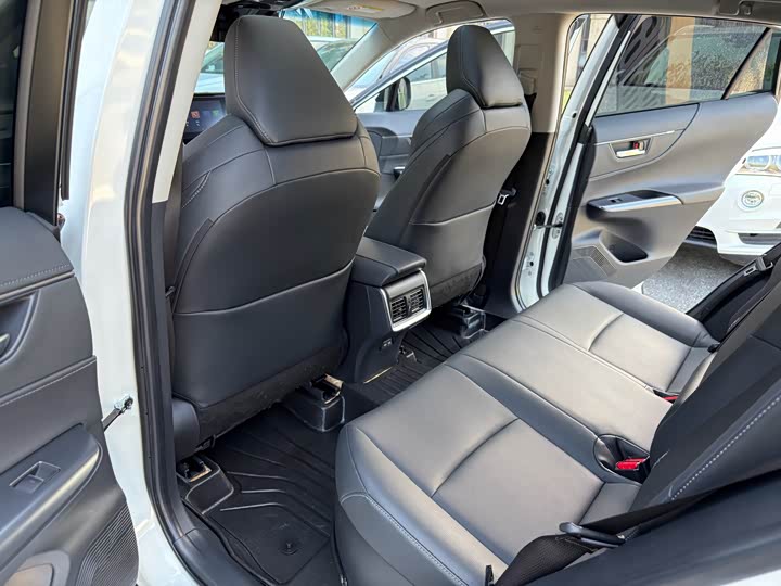 Toyota Venza, 2023 — фото 8 из 12
