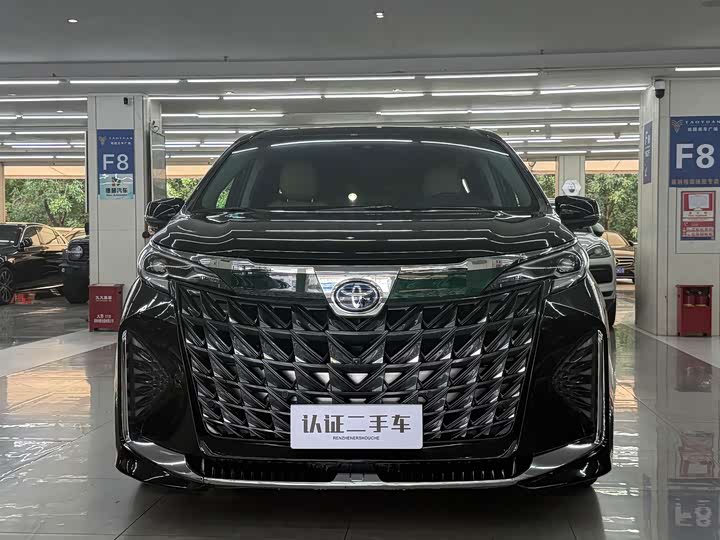 Toyota Sienna, 2023 — фото 3 из 9
